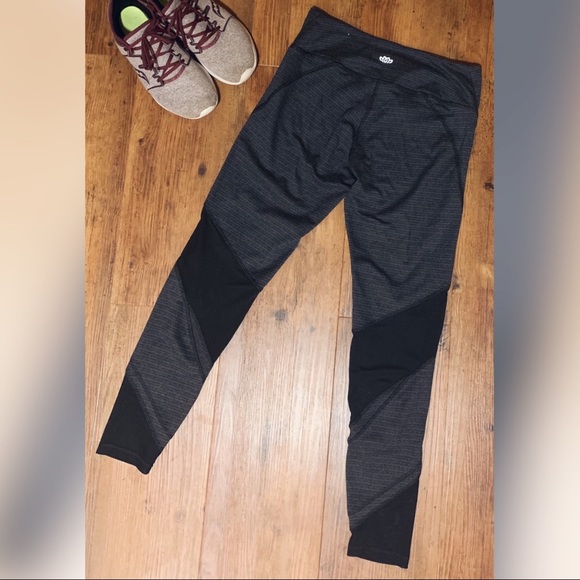 Maurice’s inMOTION Medium Grey/Black Legging - Picture 3 of 4